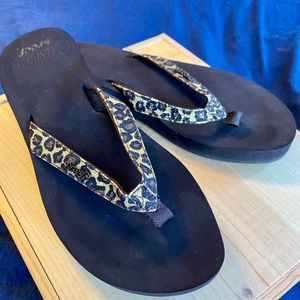 Reef Cushion Leopard Sandals Flip Flops Women’s size 9 * Like New!